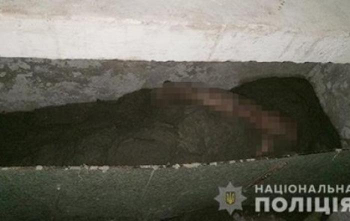 В Николаевской области раненого пенсионера заживо залили цементом