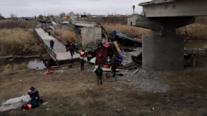 В Воронежской области рухнул автомобильный мост