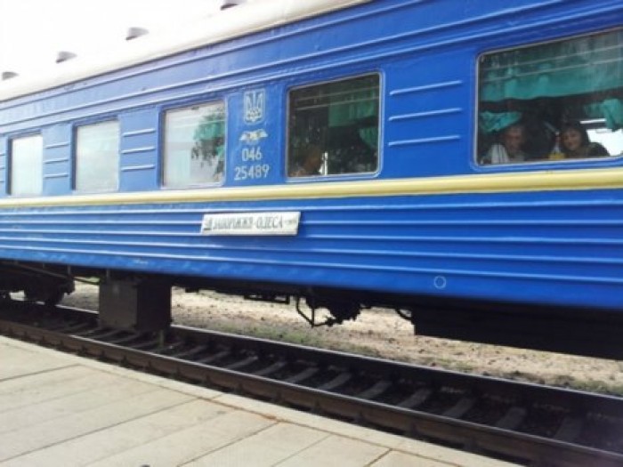 В Запорожье дети отравились испарениями титана в поезде