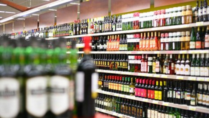За продажу спиртных напитков после десяти часов вечера грозит штраф до 2400 леев