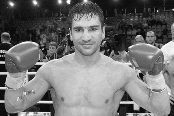 Чемпион мира по боксу умер в 47 лет