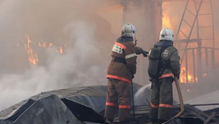 Двое детей погибли в результате пожара в частном доме в Магадане