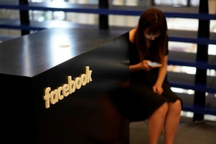 Facebook запретил намеки на секс