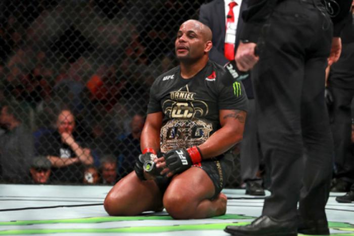 Лучший боец UFC отказался от чемпионского титула