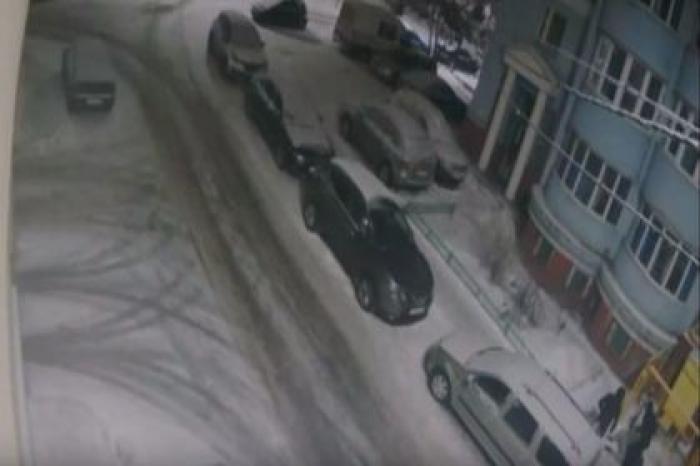 Нападение российских футболистов на женщину попало на видео