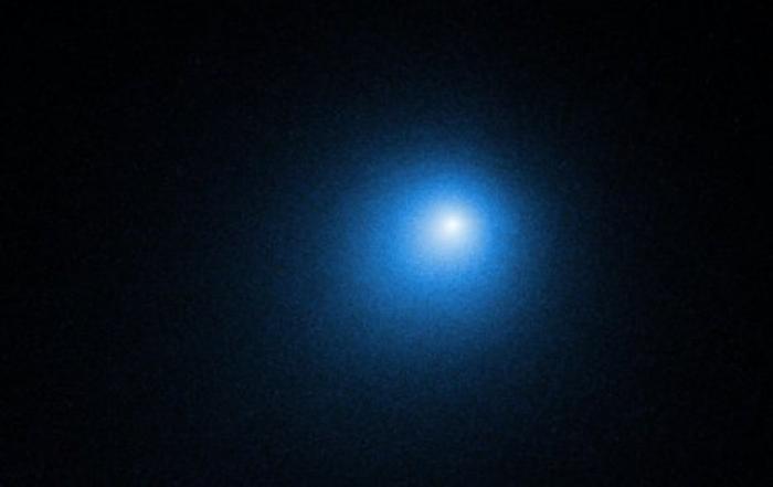 NASA показало "самую яркую комету года" на фото