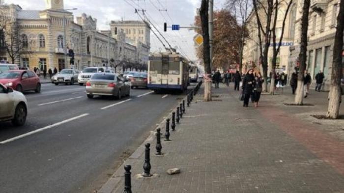 На установку антипарковочных столбиков в центре столицы потратили 5 млн леев