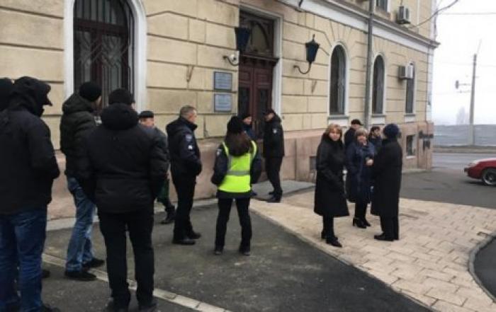 Неизвестные захватили Одесский медуниверситет и уничтожают документы