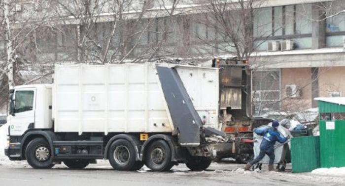 Новорождённая девочка осталась жива в мусорном баке