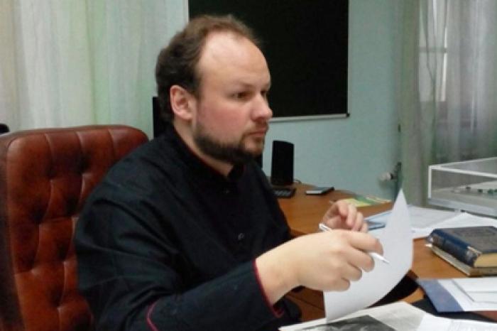 Осужденного за педофилию экс-директора православной гимназии лишили сана