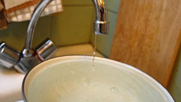 Отключения воды в столице: потребителей призывают запастись водой