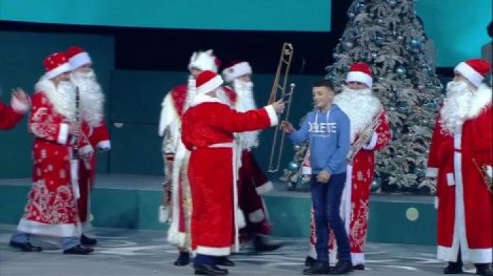 Парень, получивший в подарок тромбон от фонда Эдельвейс, мечтает играть в президентском оркестре