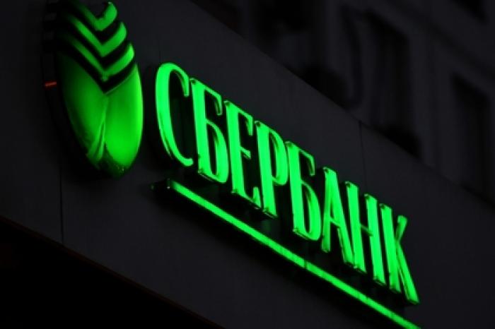 Сбербанк ограничил переводы денег на карты
