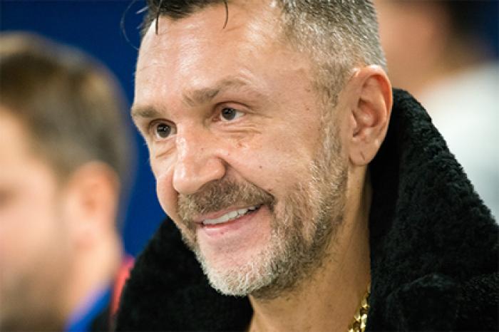 Шнуров порассуждал о запрете дарить подарки российским учителям и врачам