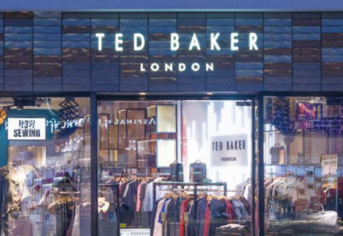 Сотрудники компании Ted Baker выступили против объятий