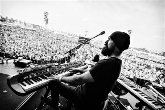 Умер вокалист группы Walk off the Earth