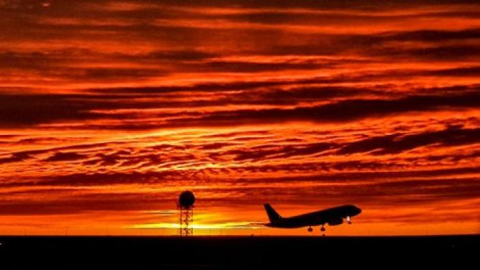 В Индии удалось избежать столкновения трех пассажирских самолетов