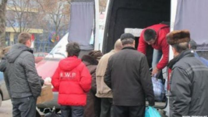 В период зимних праздников в пунктах отправки посылок образовались очереди