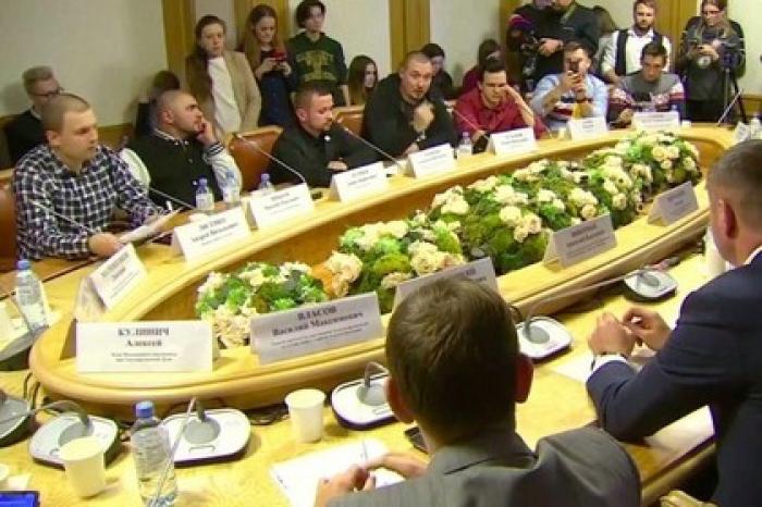 Заседавших в Госдуме рэперов позвали на «Голубой огонек»