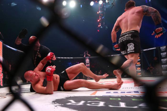 Бывший чемпион UFC высмеял Емельяненко за «хрустальную бороду»