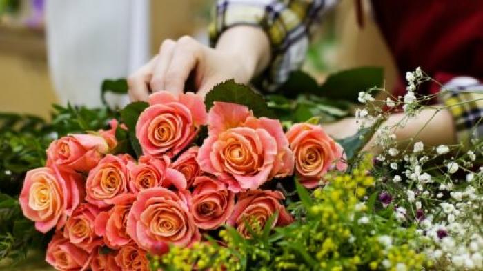 Две жительницы столицы открыли ателье по созданию букетов из живых цветов