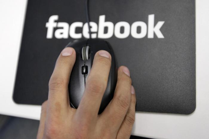 Facebook тайно платил пользователям