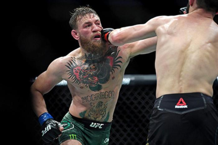 Макгрегору приглянулся новый чемпионский пояс UFC