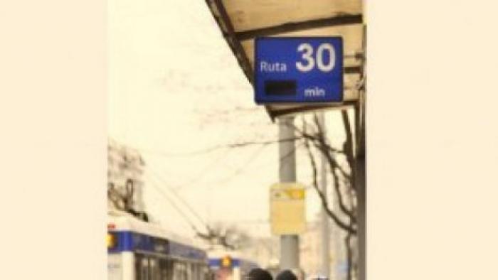 На остановках общественного транспорта в Кишиневе запустили электронные панно