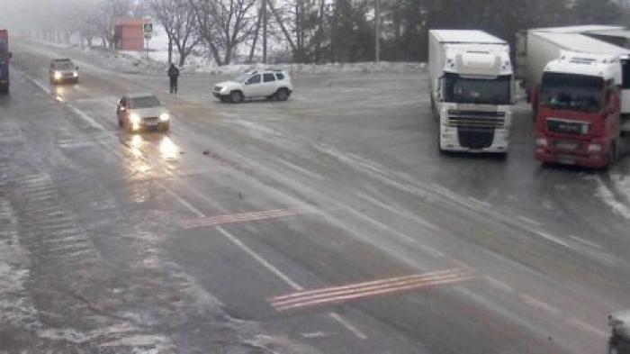 На расчистку национальных трасс вывели свыше 450 единиц спецтехники