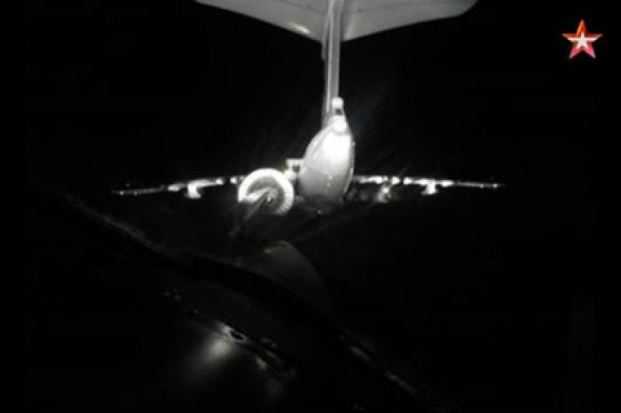 Ночную заправку Ту-160 над Арктикой показали на видео
