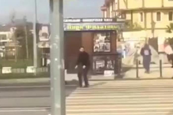 Очевидцы сняли массовую драку со стрельбой в Олимпийском парке Сочи