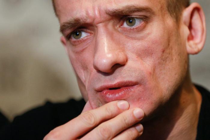 Павленский избежал тюрьмы и взбунтовался