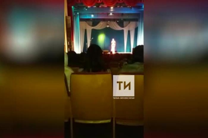 Певица умерла от сердечного приступа на сцене