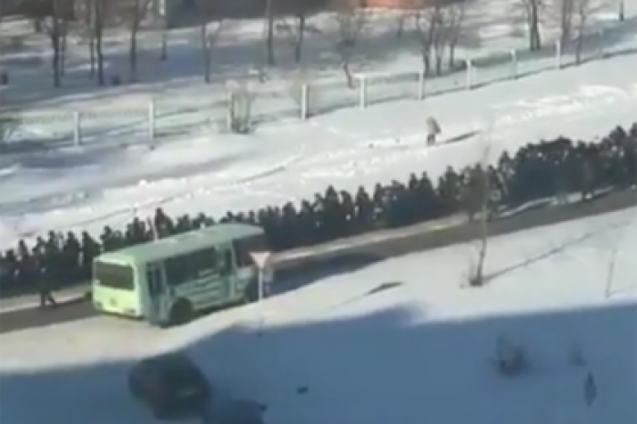 Шествие россиян за гробом криминального авторитета попало на видео