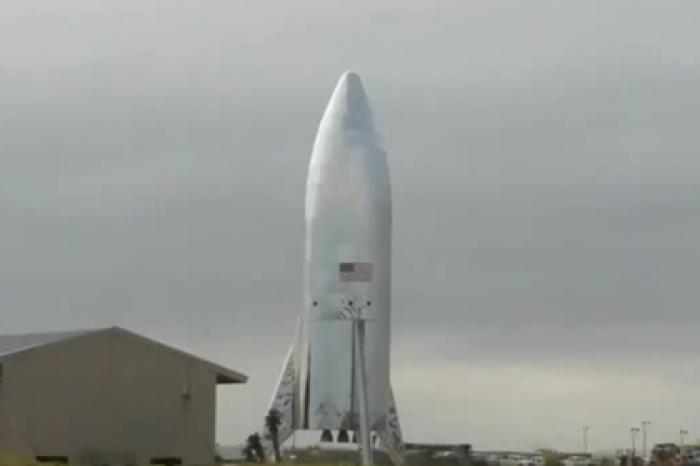 SpaceX показала готовую к пуску ракету Starship