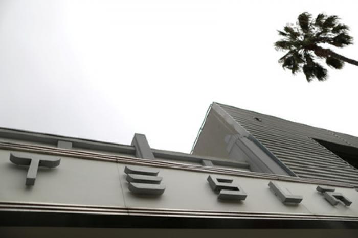 Tesla отчиталась об убытках в миллиард долларов