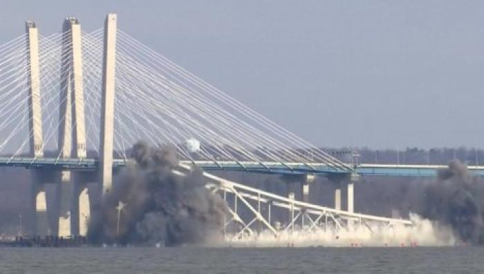 В Нью-Йорке часть старого моста через Гудзон демонтировали взрывом