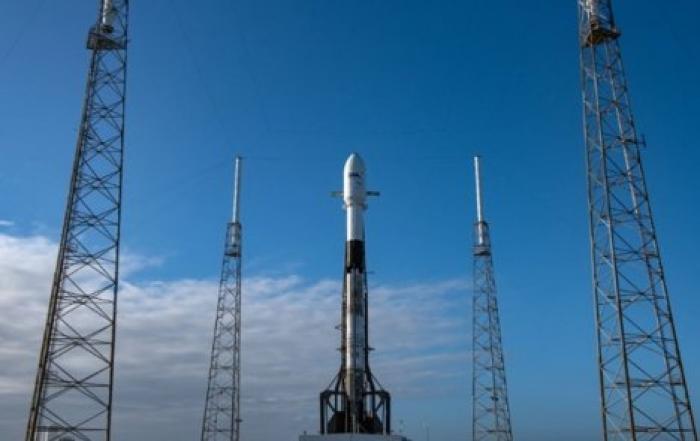 Falcon 9 вывела на орбиту лунный зонд и спутник