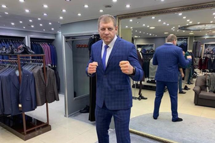 Фанаты пристыдили Александра Емельяненко за пощечину на мастер-классе