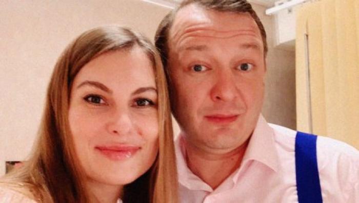 Избитая жена Марата Башарова подает на развод