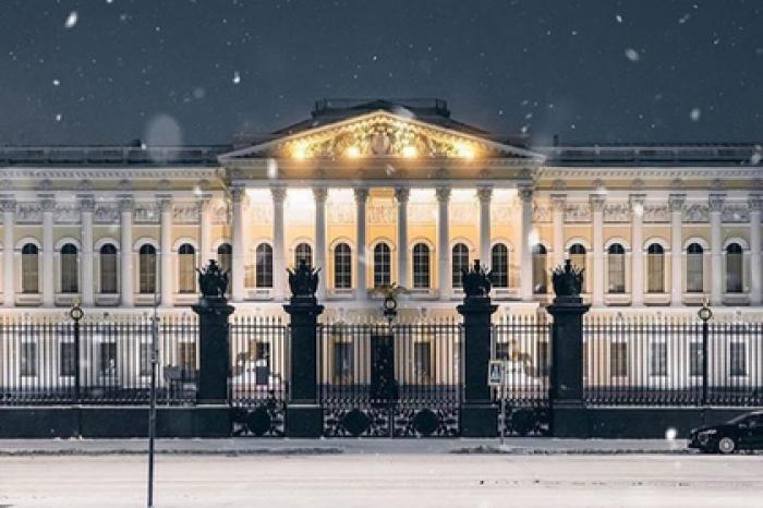 Картина и икона намокли из-за протекшей крыши в хранилище Русского музея