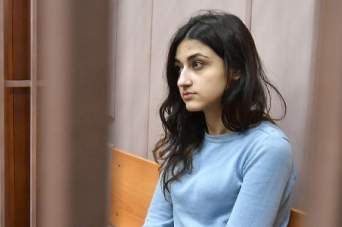 Одну из сестер Хачатурян выписали из квартиры, где был убит их отец