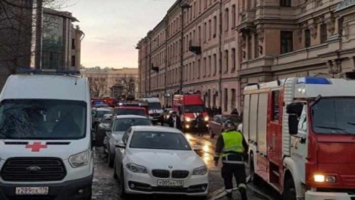 Опубликовано видео первых минут после обрушения здания в Петербурге