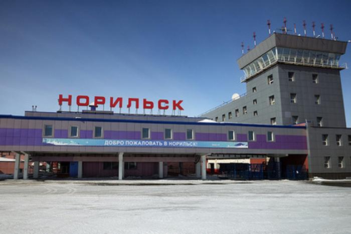 Пассажиров аэропорта Норильска пересадят на вездеходы
