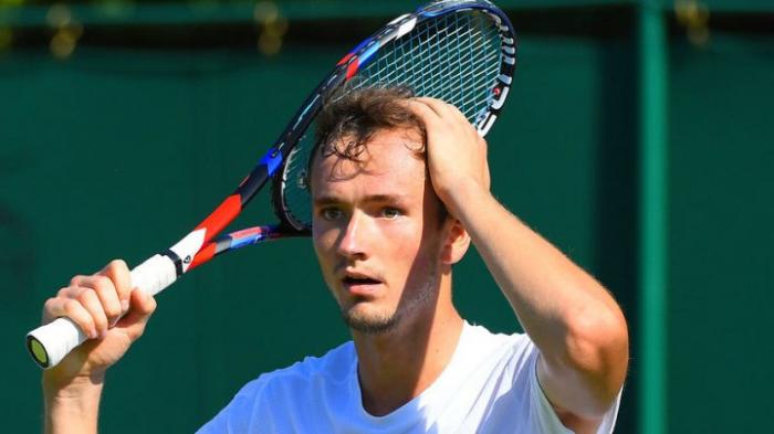 Российский теннисист Даниил Медведев сломал ракетку во время матча турнира ATP в Роттердаме