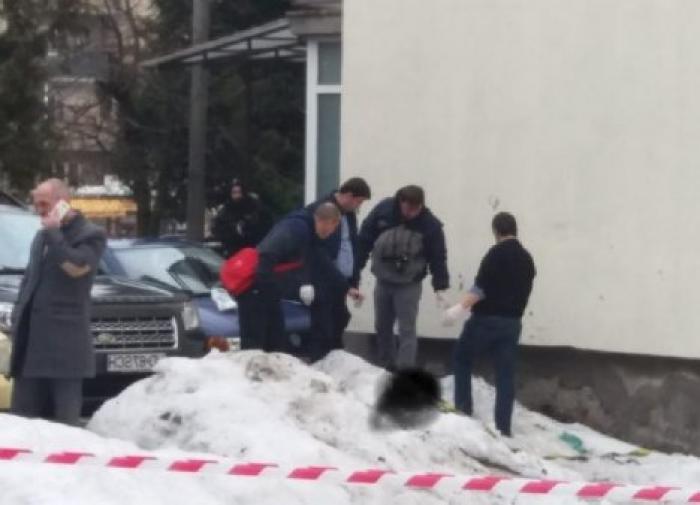 Шокирующая находка в румынском городе Петрошани: прохожий обнаружил тело младенца в снегу