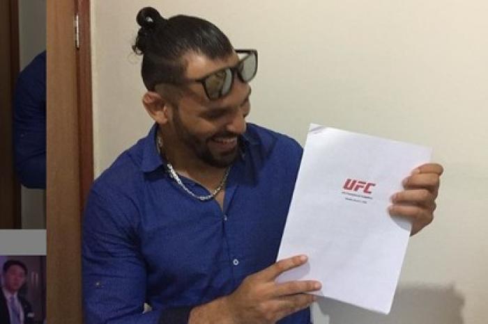 Акробатические трюки во время боя привели бразильца в UFC