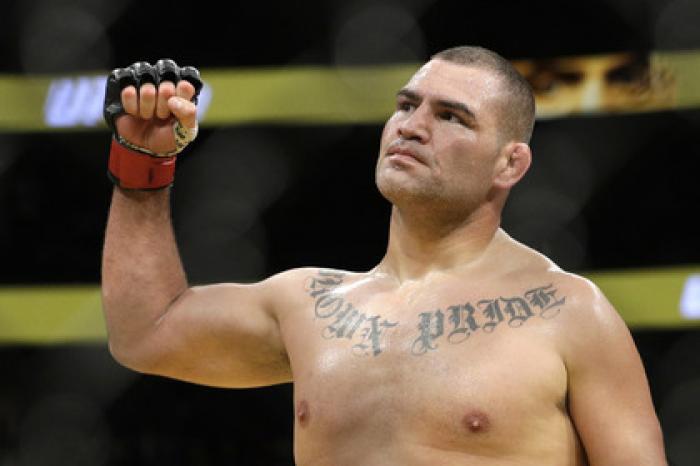 Бывший чемпион UFC дебютирует в рестлинге