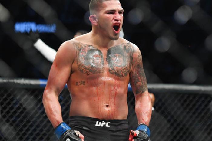 Бывший чемпион UFC нокаутировал соперника «ударом Супермена»