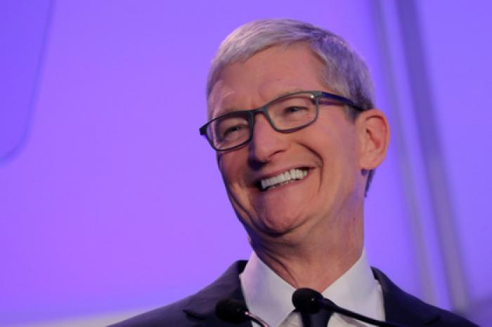 Глава Apple подыграл Трампу